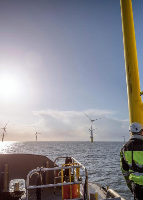 energy-ocean-windmills-worker